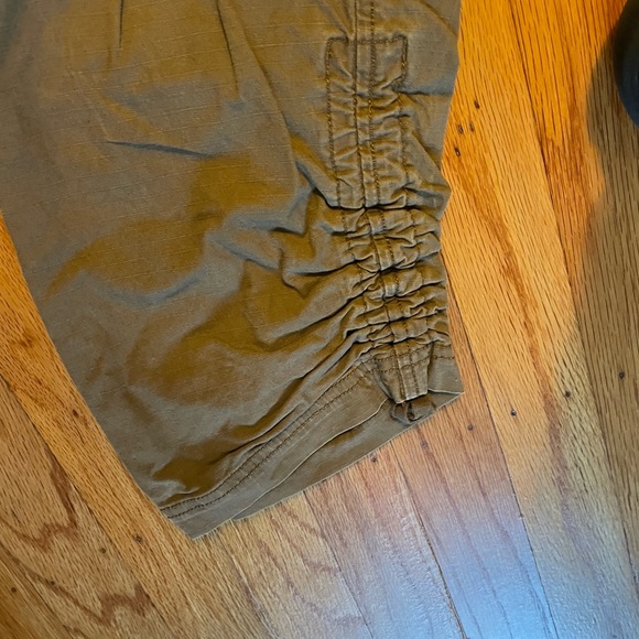 Eddie Bauer size 4 women’s crop pants - Picture 5 of 6